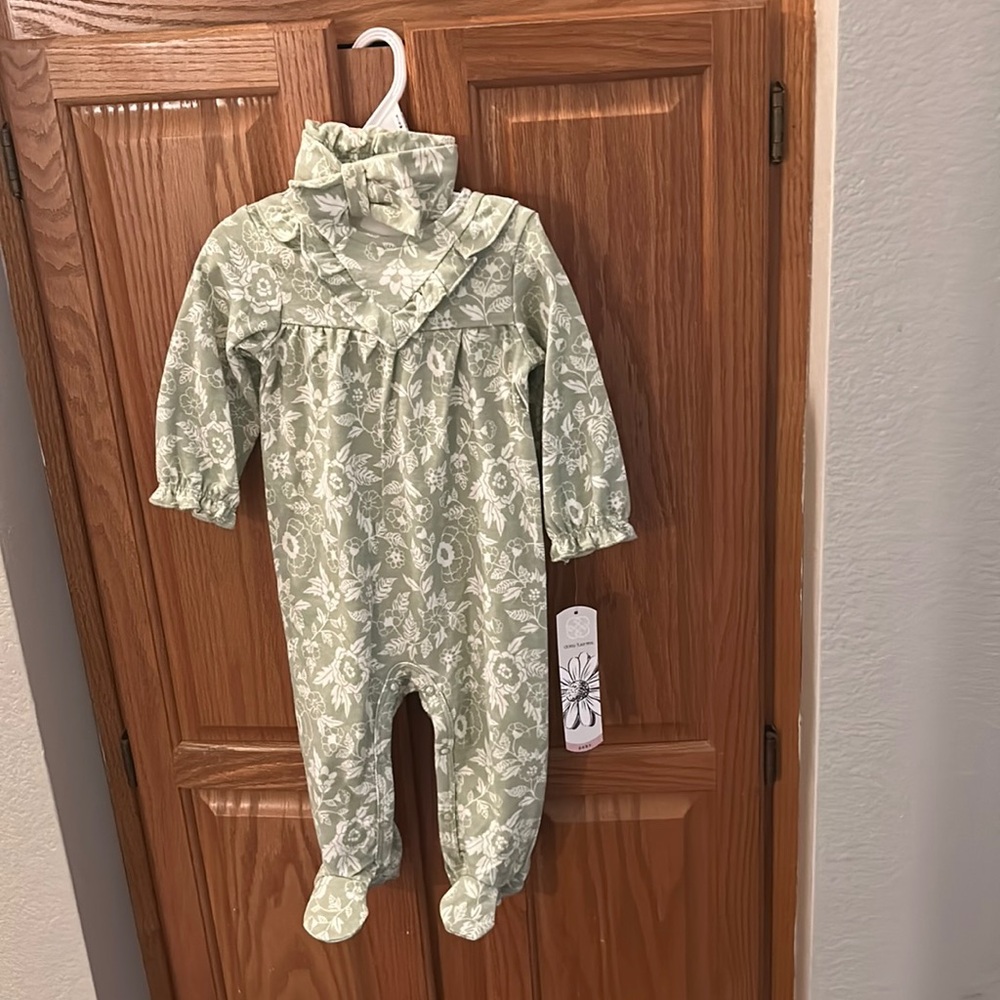 Baby girl 6/9 months onesie new w/ tags light green flowers